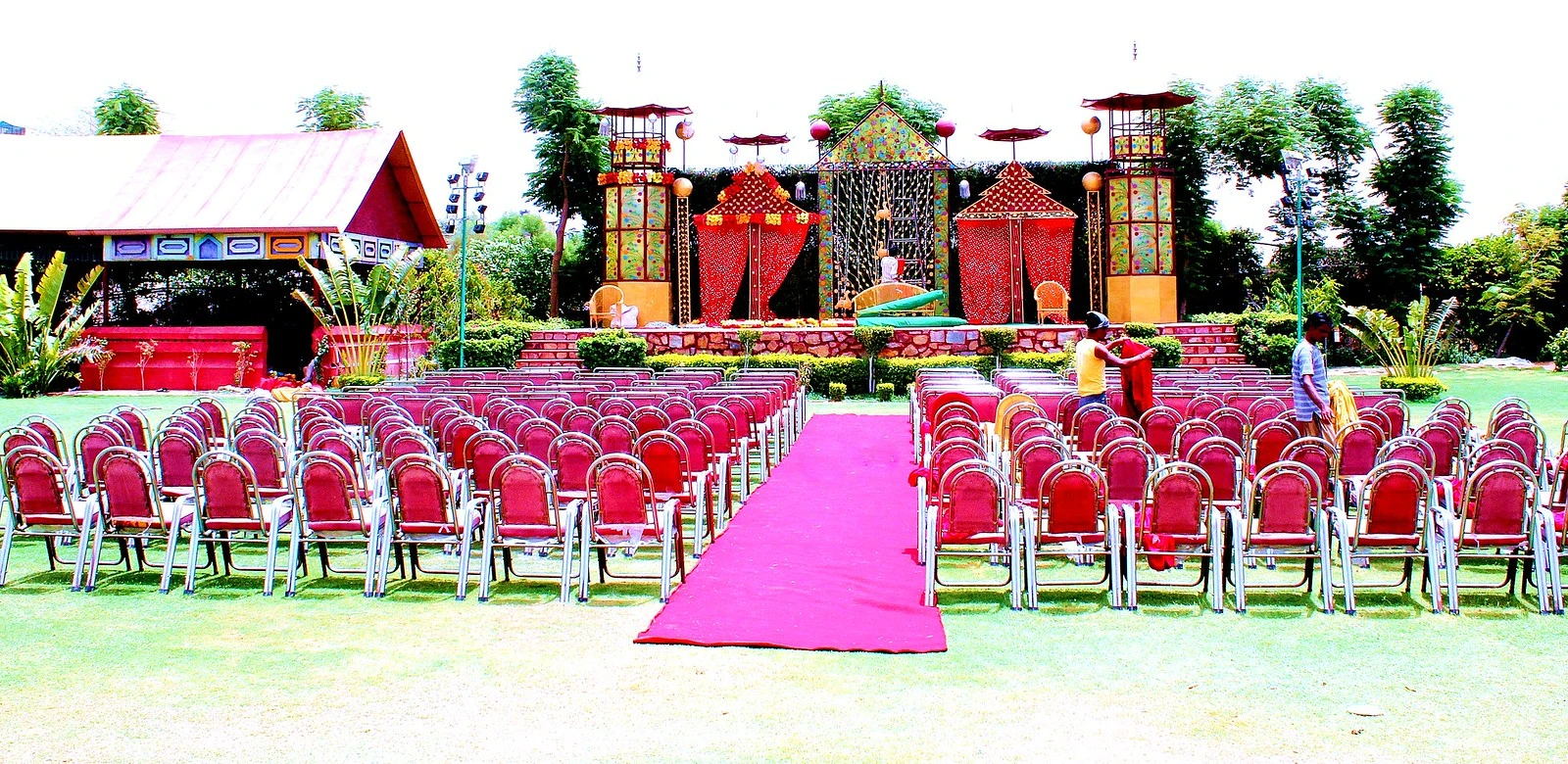 wedding stage and seating arrangment for guests